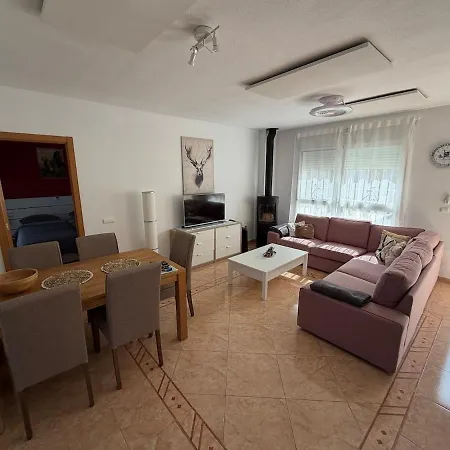 Leviosa Located In Quiet Area With Pool! Villa